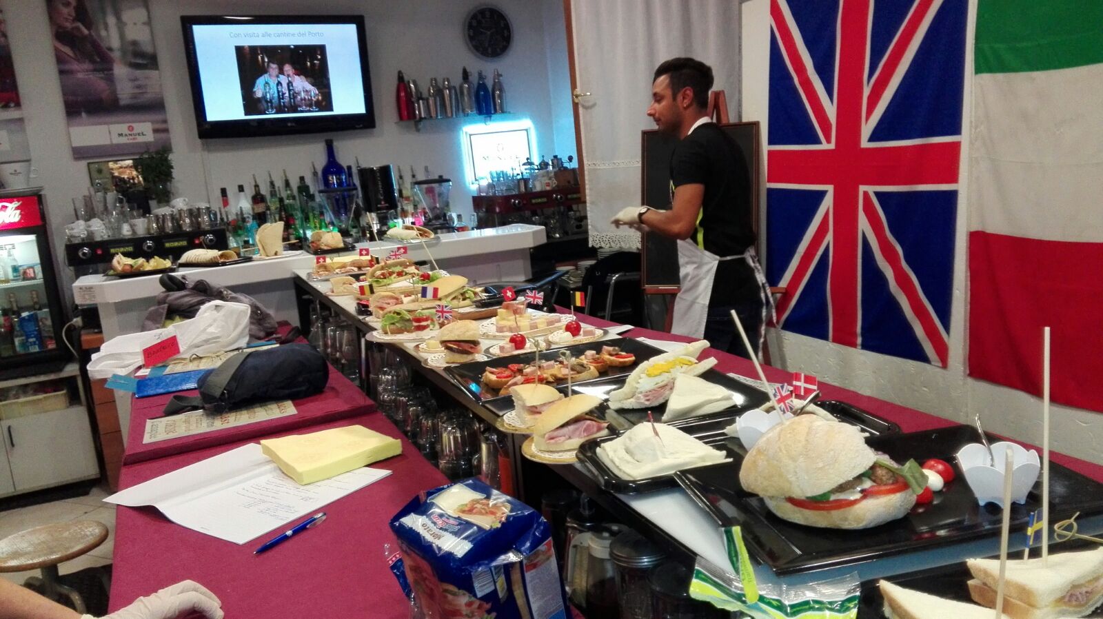 Spunciotti veneti e tramezzini freschi preparati al corso Vicenza