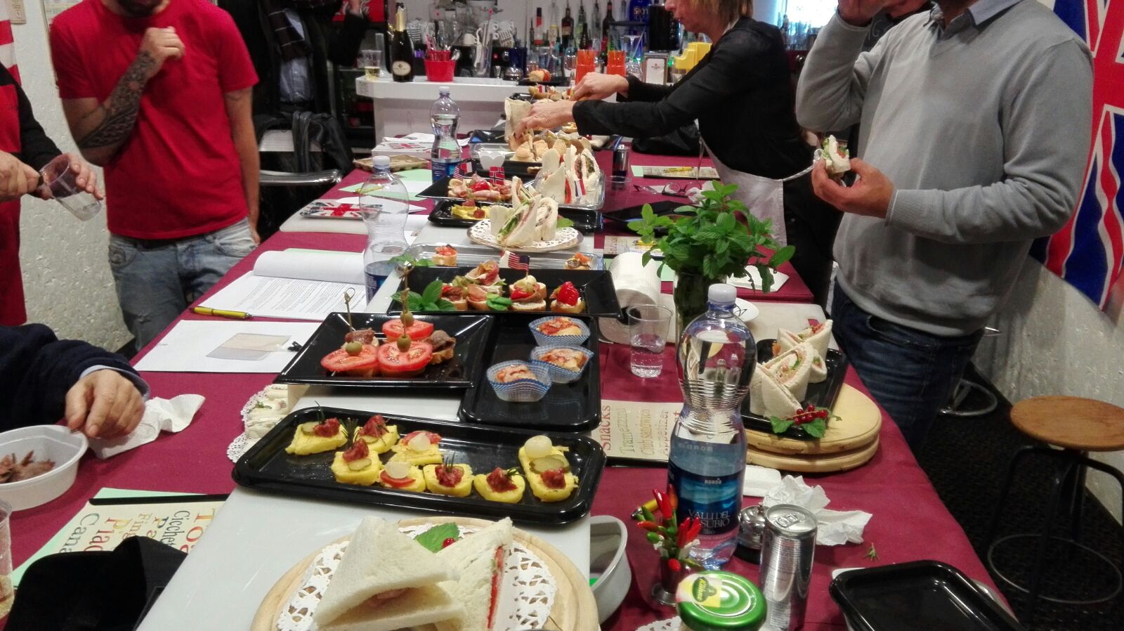 Canapè, piadine e finger food colorati dal corso snack Vicenza